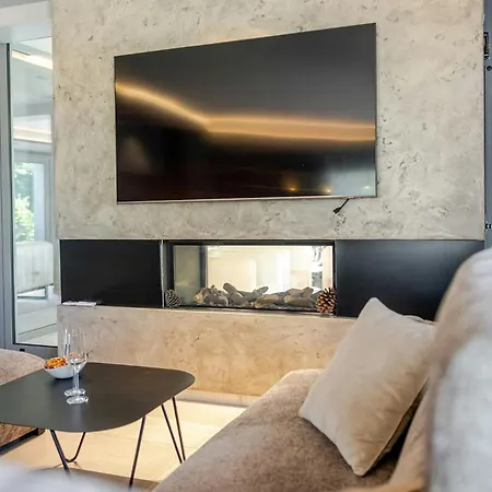 Maison Ecologique Avec Piscine A *